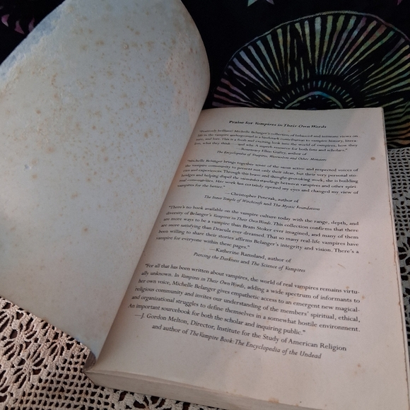 Pair Of Vampire Books Pictures And Lore David J. Skal And Michelle Belanger Used - Picture 7 of 16